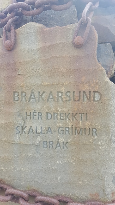 Brakarsund_Monument_Close.jpg